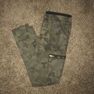 Camo skinny pants